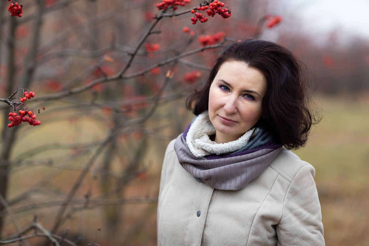 Frau in Gedanken, Herbst